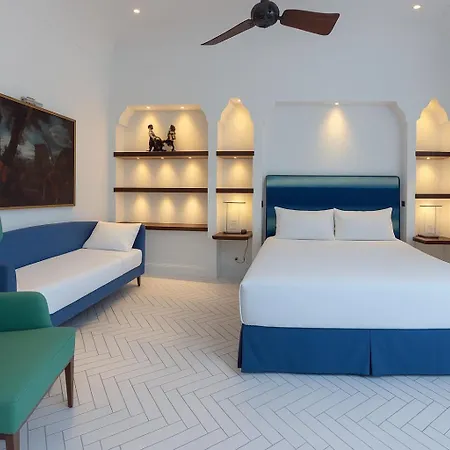 מלון Grand Europa Palace 4*